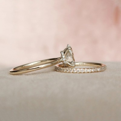 2CT Oval & Round Cut Moissanite Engagement Ring Set In S925 Silver - 14K Yellow Gold Plated